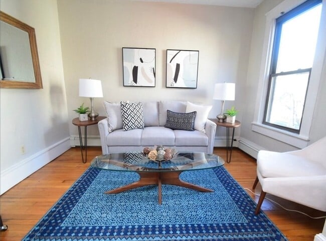 Building Photo - 217 Boylston St Unit 2 Rental