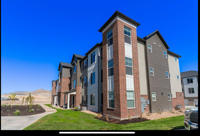 Building Photo - Pratt Unit Room Rental