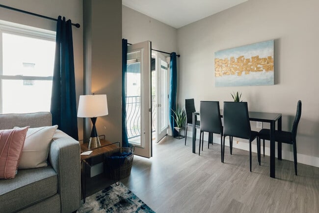 Photo - 202 E Main St Unidad ID1397955P