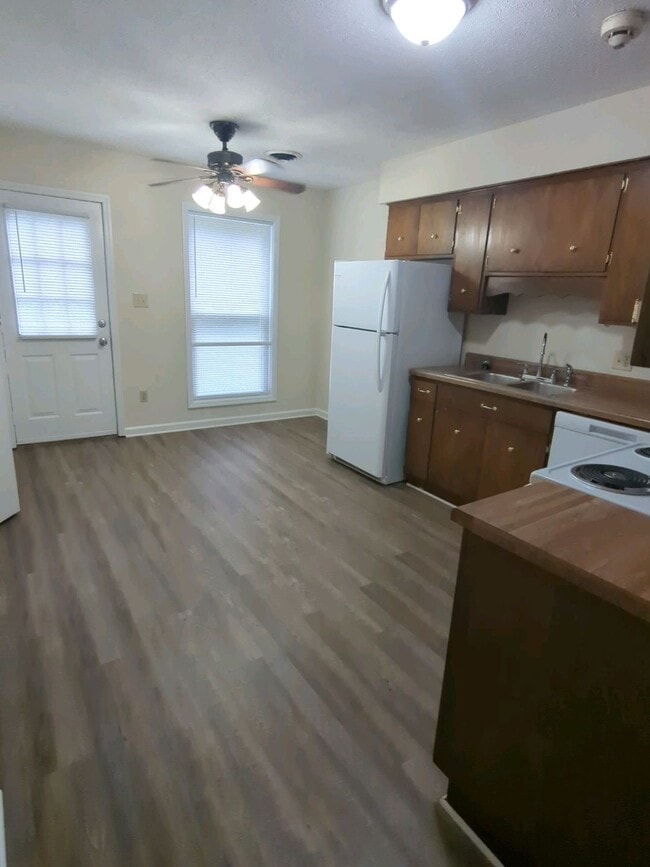 Photo - 1032 Brookview Dr Unit 13 D