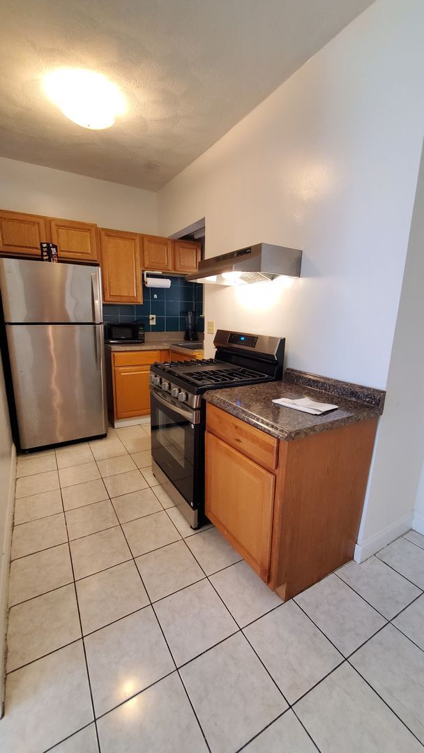 Building Photo - 2 Bedroom (no fee!) - furnished - in Allst... Rental