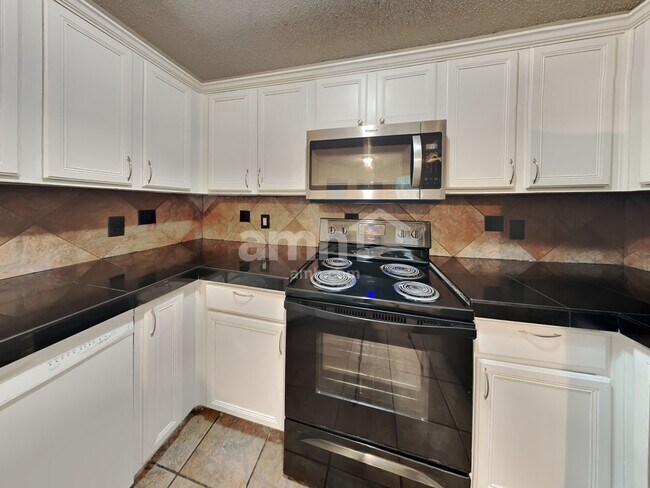 Photo - 818 Valleybrooke Dr