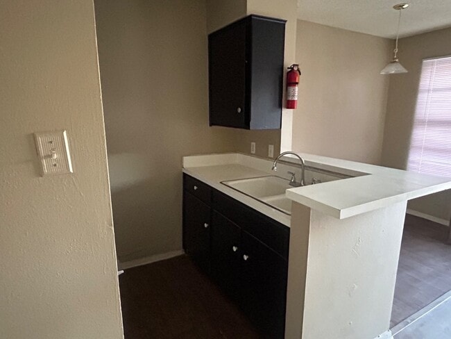 Photo - 1900 W 9th St