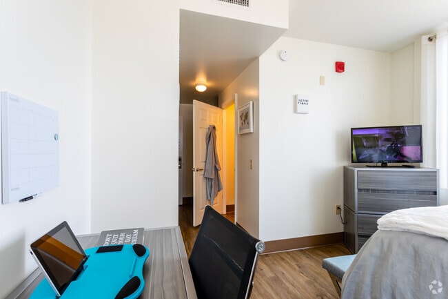 Apt 1613 - 4 x 4 - Vie Towers