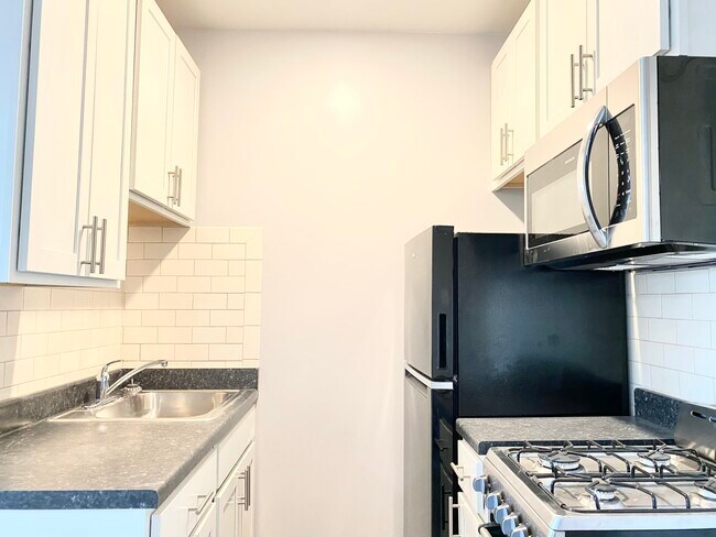 4031 Kenmore Studio - Style 1