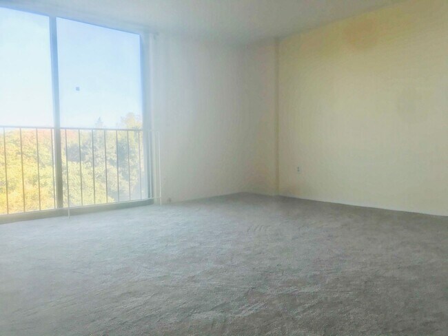 Photo - Gorgeous 1-Bedroom Condo in Strath Haven C... Unidad 1103