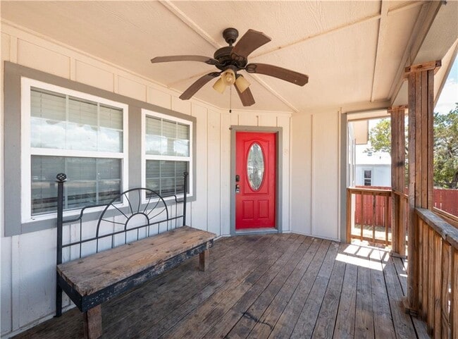 Photo - 691 Tamarack Dr