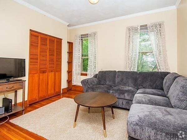 Building Photo - 34 S Russell St Unit 4R Rental
