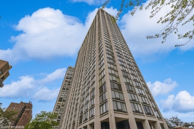Building Photo - 5445 N Sheridan Rd Unit 1805 Rental