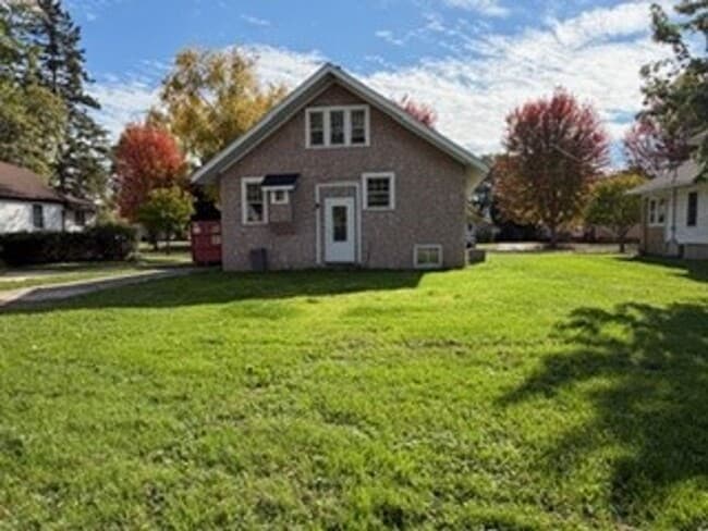 Photo - 3 Bedroom 1 BA single family in the heart ...
