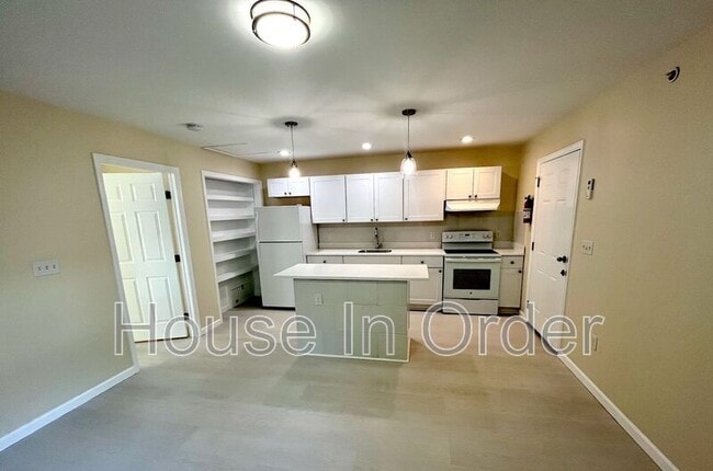 Photo - 307 8th Ave E