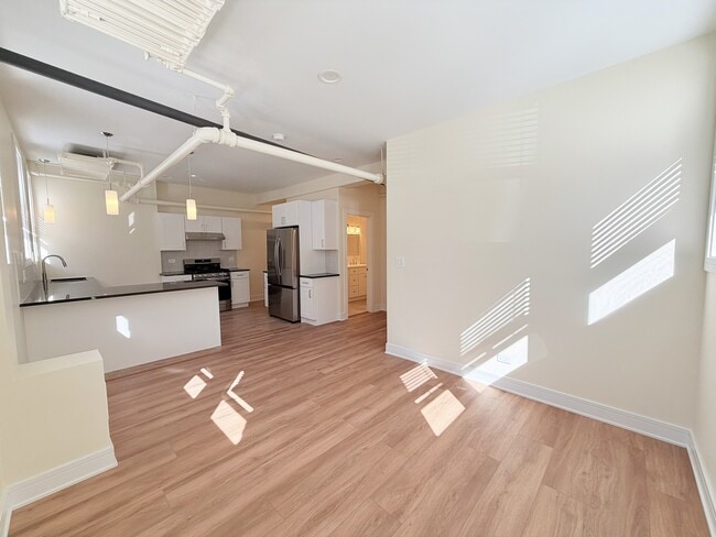 Photo - 3927 N Pine Grove Ave Unit G