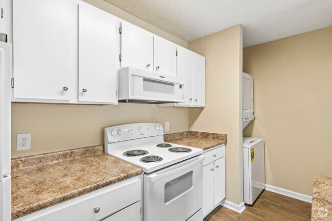 Renovated - 2BR, 2BA - 880SF - Kitchen