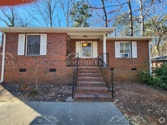 Building Photo - 3 Bedroom Single Family Home off Whitehall Rd