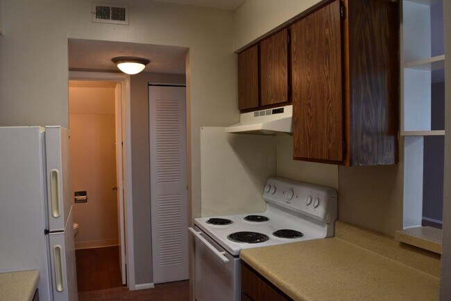 Lakeshore Reserve Off 86th Apartments and Townhomes