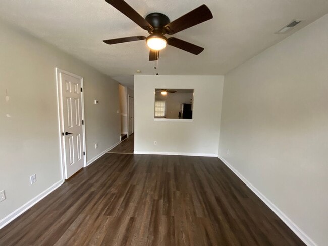 Photo - 326 Bracken Pl