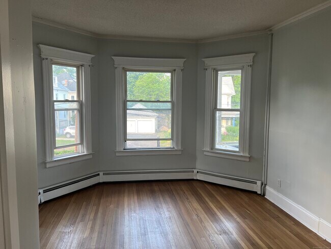 Building Photo - 195 Edgewood St Unit 2 Rental