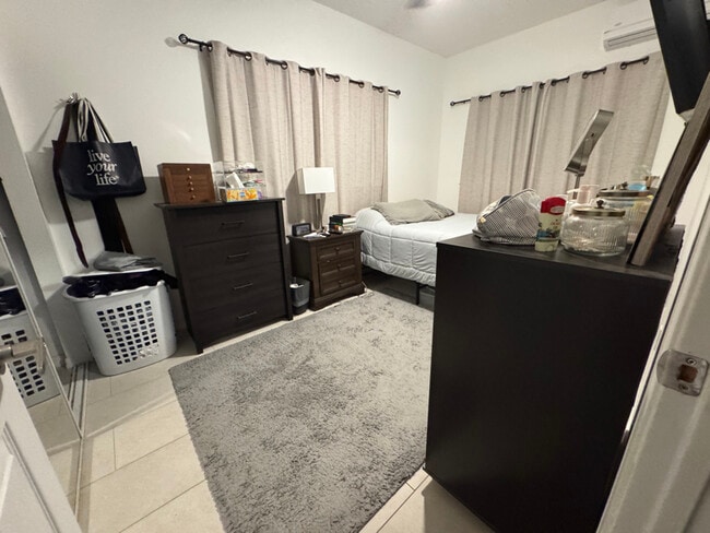 Photo - 468 Molokai Hema St