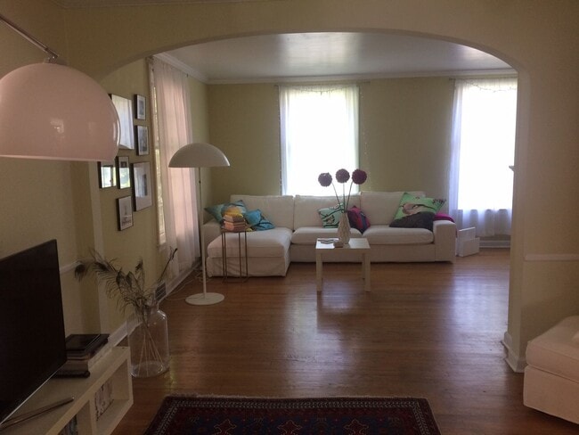 Photo - Spacious 3 Bedroom Home with Central Air in University Heights!