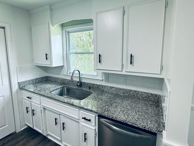 Photo - 317 Devonwood Ct