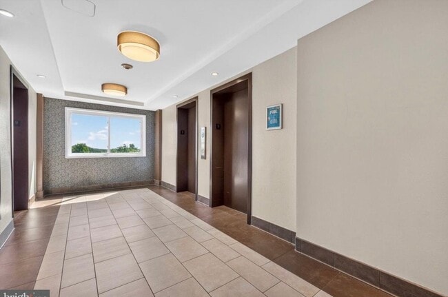 Photo - 1121 University Blvd W
