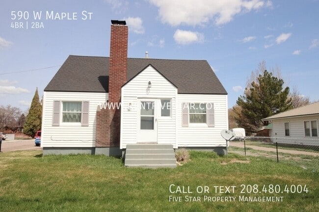 Building Photo - 590 W Maple St