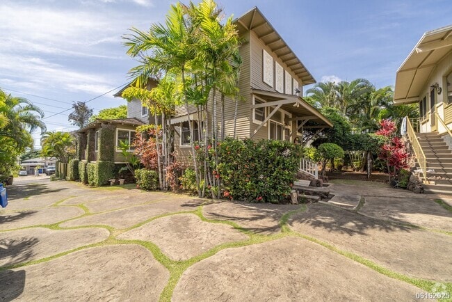 Building Photo - Fully Furnished Single Family Home in Na P...