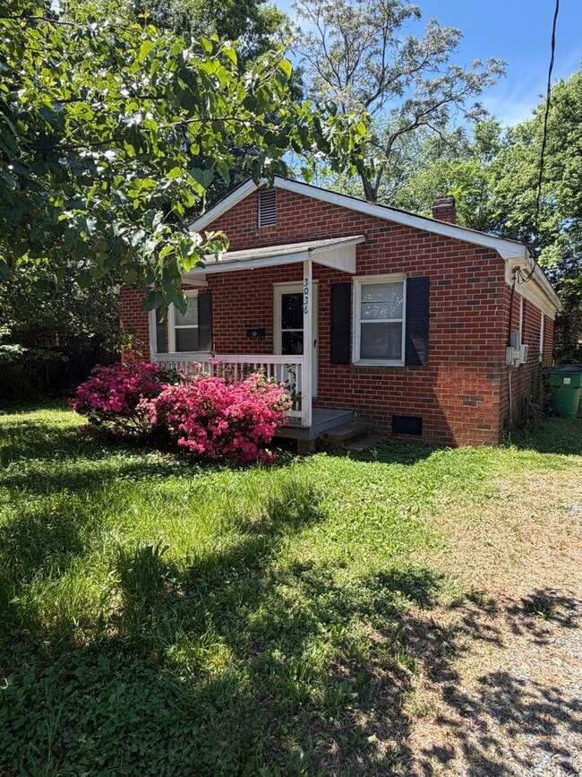 Building Photo - Coxy 2 Bedroom House (500.00 off first full months rent if move in by May 1, 2026)