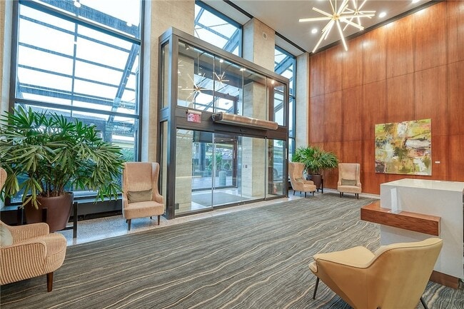 Photo - 320 Fort Duquesne Blvd Unidad 18F