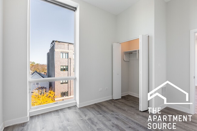 Photo - 2247 W Lawrence Ave