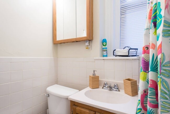 Photo - 70 Queensberry St