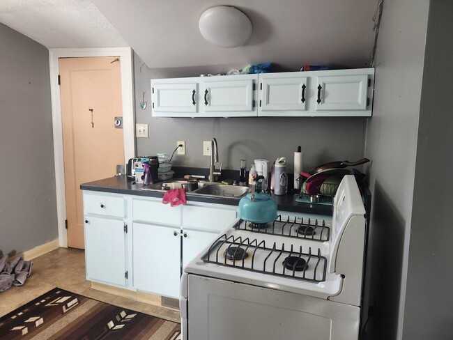 Photo - 3334 W 129th St Unit Upstairs of duplex