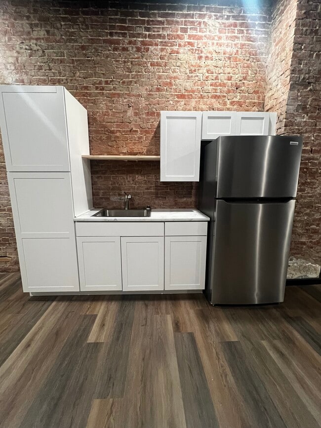 Photo - Berkely Manor