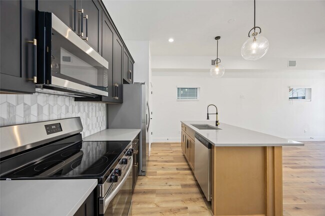 Photo - 8013 Cora St