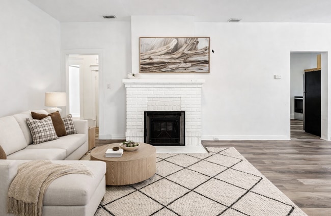 Photo - 336 W 18th St