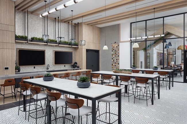 Photo - Esperanza at Duarte Station