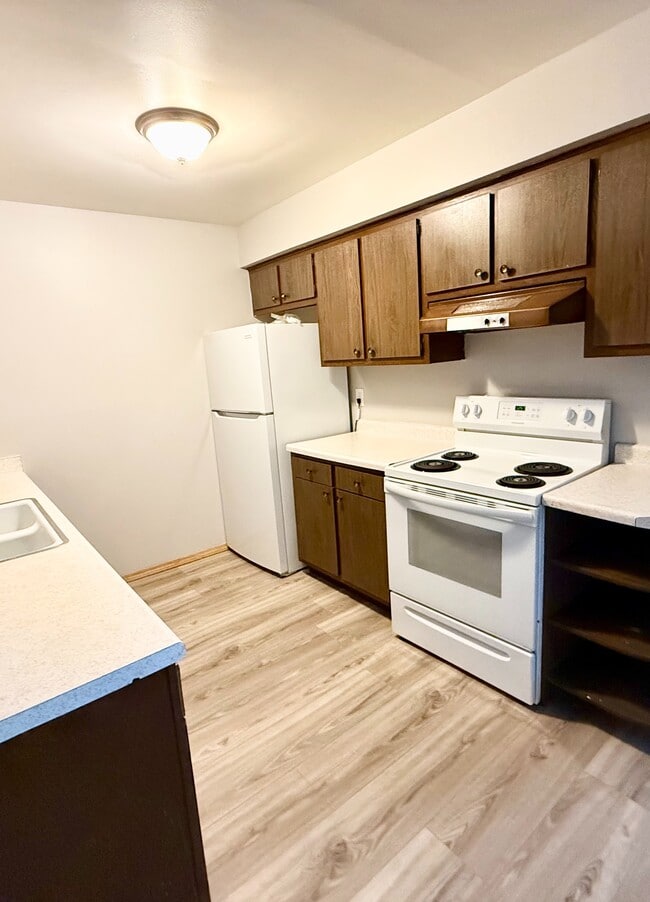 Building Photo - Bayside Apartments Unit 3