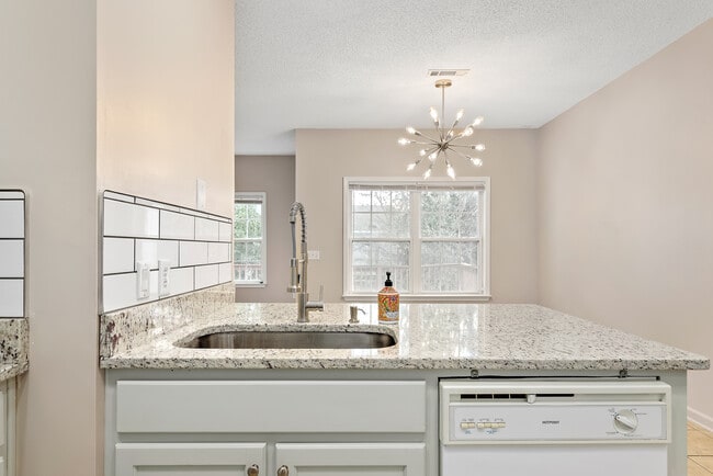 Photo - 33 Courtyard Way