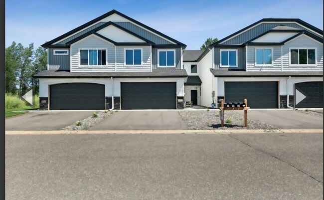 Building Photo - Brand New Townhome