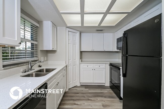 Photo - 8007 Apache Ln