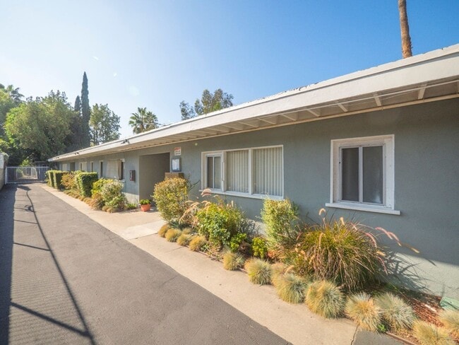 Photo - 15758 Sherman Way