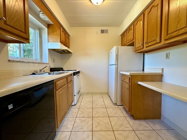 Photo - Four Seasons Apartments