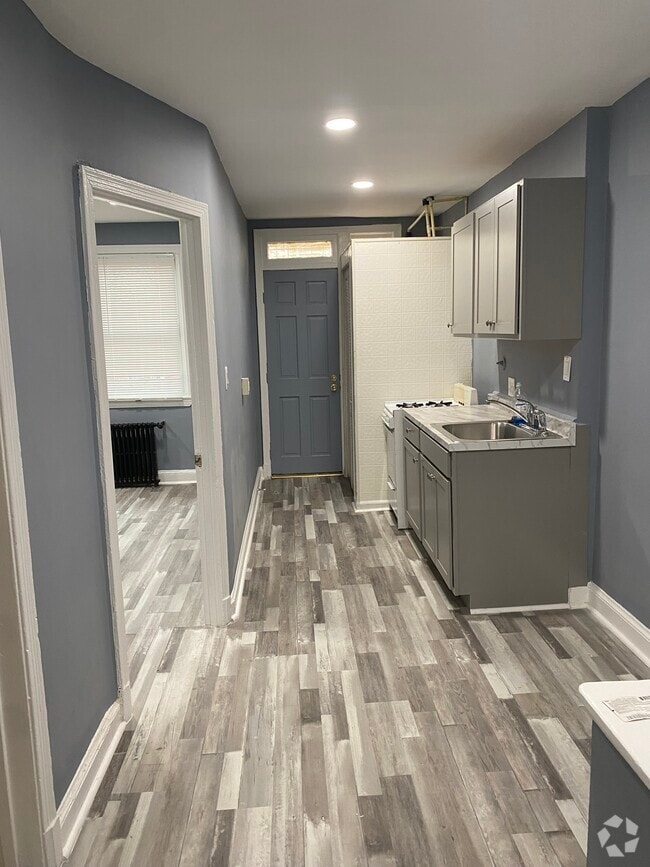 Building Photo - 628 19th St NE Rental