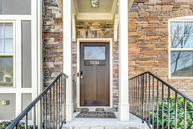 Photo - 5084 Whiteoak Ter SE