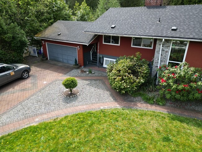 Building Photo - 440 Newlands Rd Unit 1