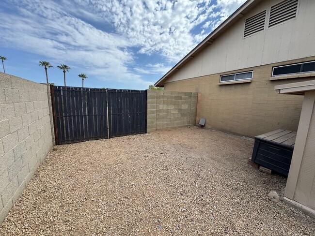Photo - 3201 W Paradise Ln