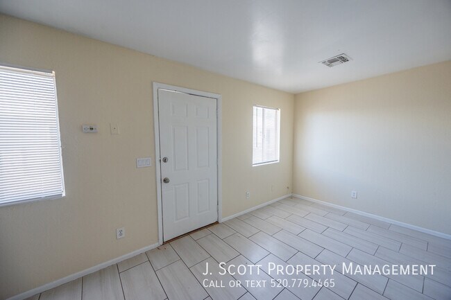 Photo - 1753 E Harvard St Unit 2