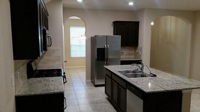 Photo - 3911 Webster Wds