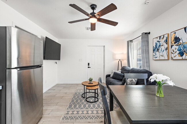 Photo - 2302 W Colter St Unidad ID1244359P