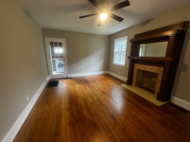 Photo - Room in House on Winburn Terrace